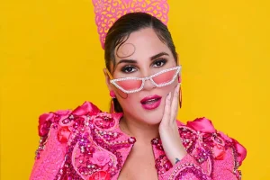 Laura Gallego lleva por España «La Última Folclórica»